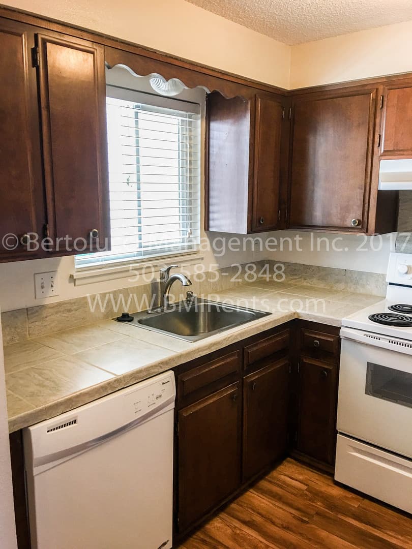 Keizer Apartment: 549-599 Greenwood Dr NE