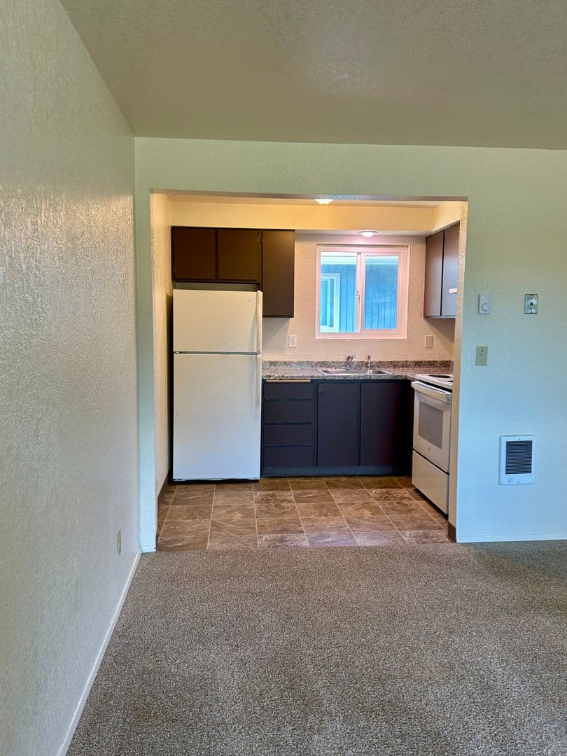 Keizer Apartment: 809-875 Plymouth