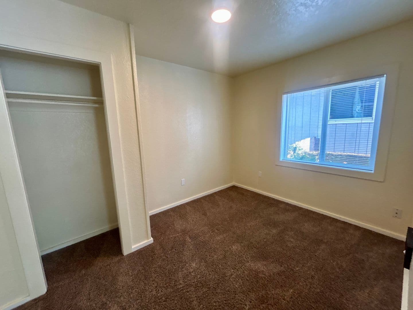Salem Apartment: 2217-2221 Lee St SE