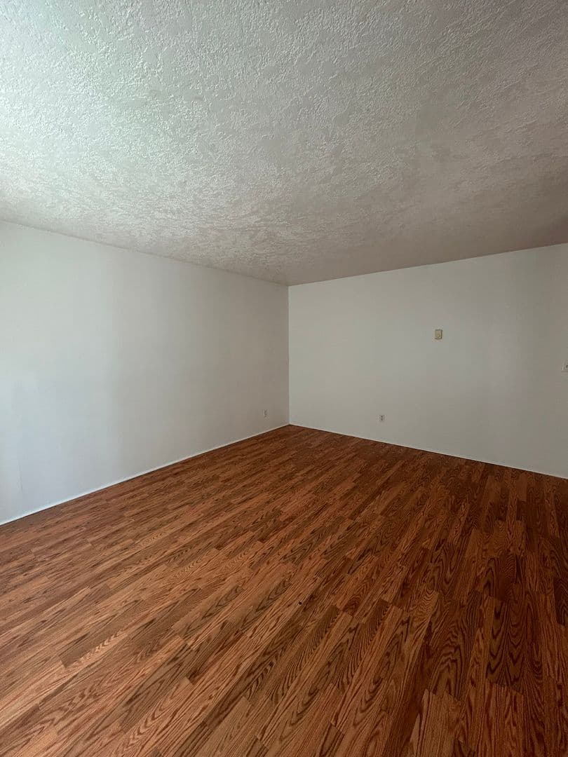 Keizer Apartment: 549-599 Greenwood Dr NE