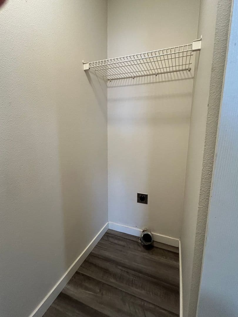 Keizer Apartment: 938-940 Boardwalk Ave. NE