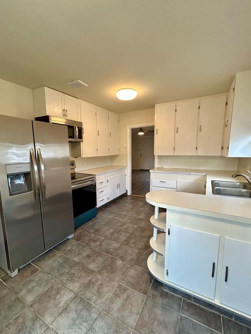 Stayton Apartment: 683-685 N First Ave