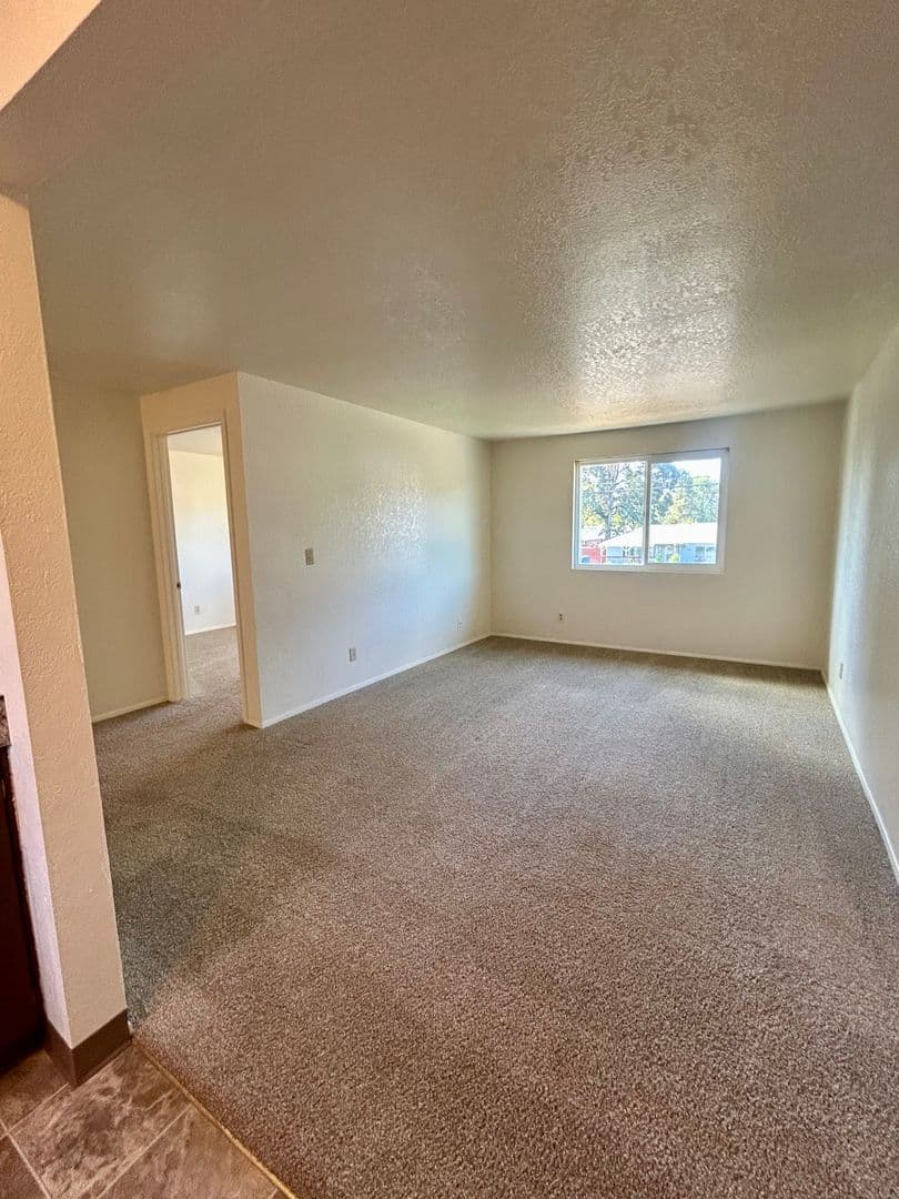 Keizer Apartment: 809-875 Plymouth