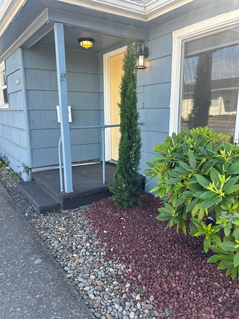 Stayton Apartment: 683-685 N First Ave