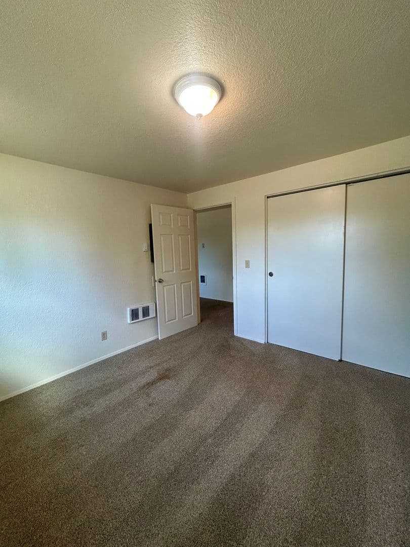 Keizer Apartment: 809-875 Plymouth