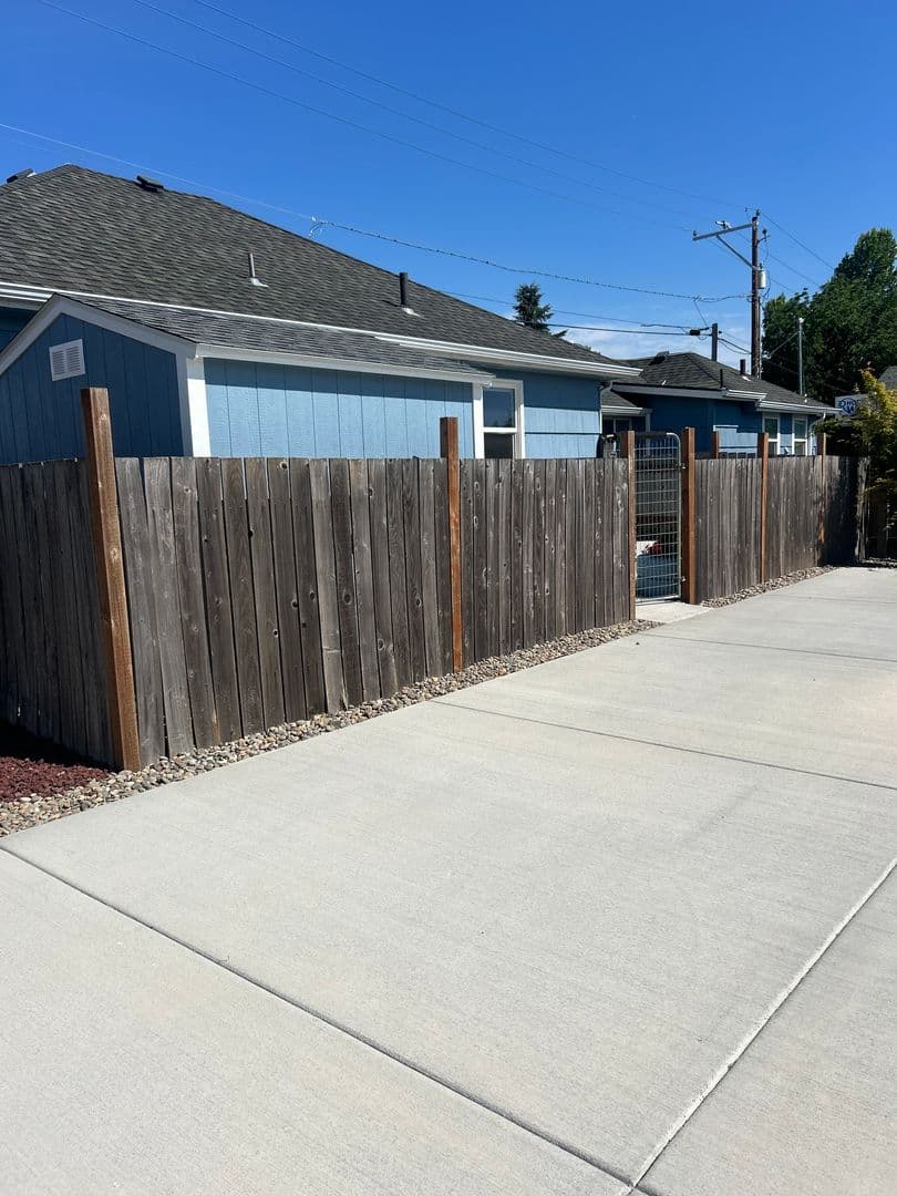 Stayton Apartment: 683-685 N First Ave