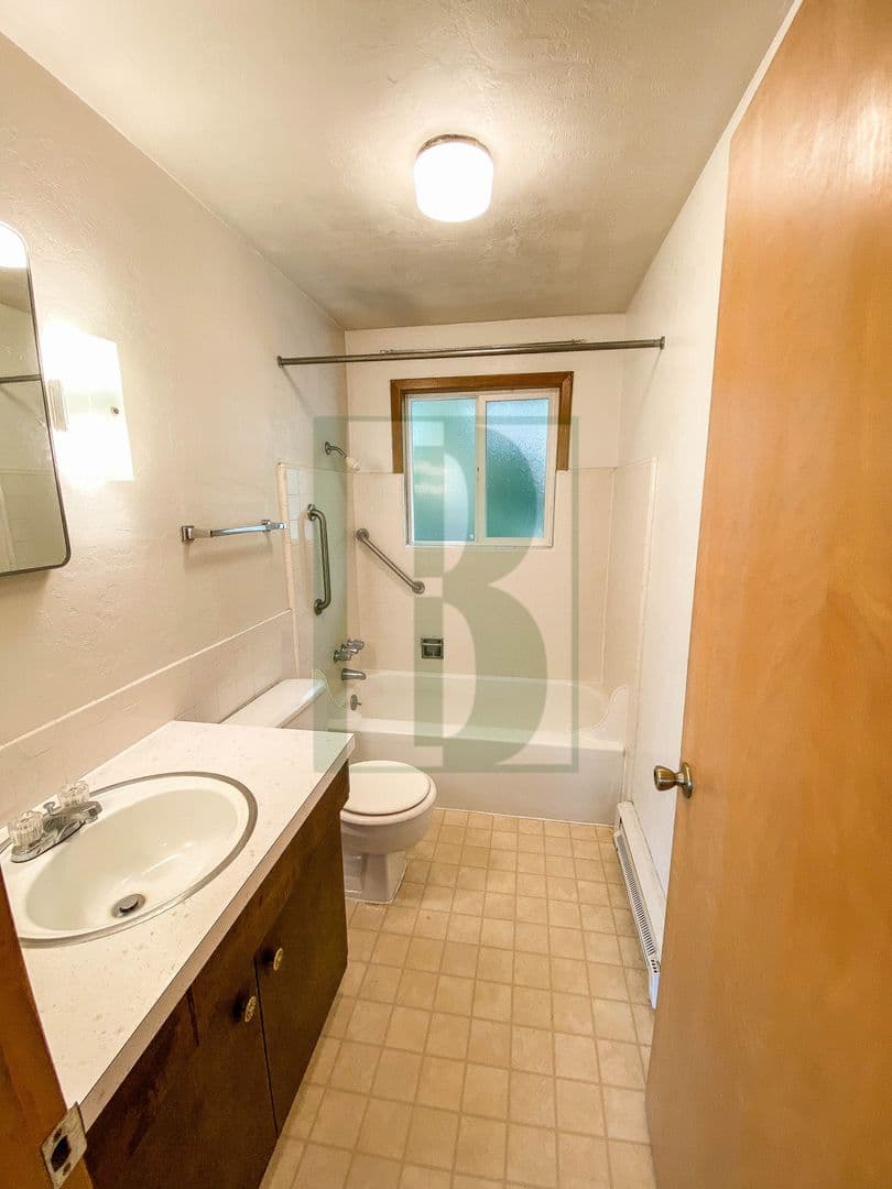 Salem Apartment: 482-494 18th St NE