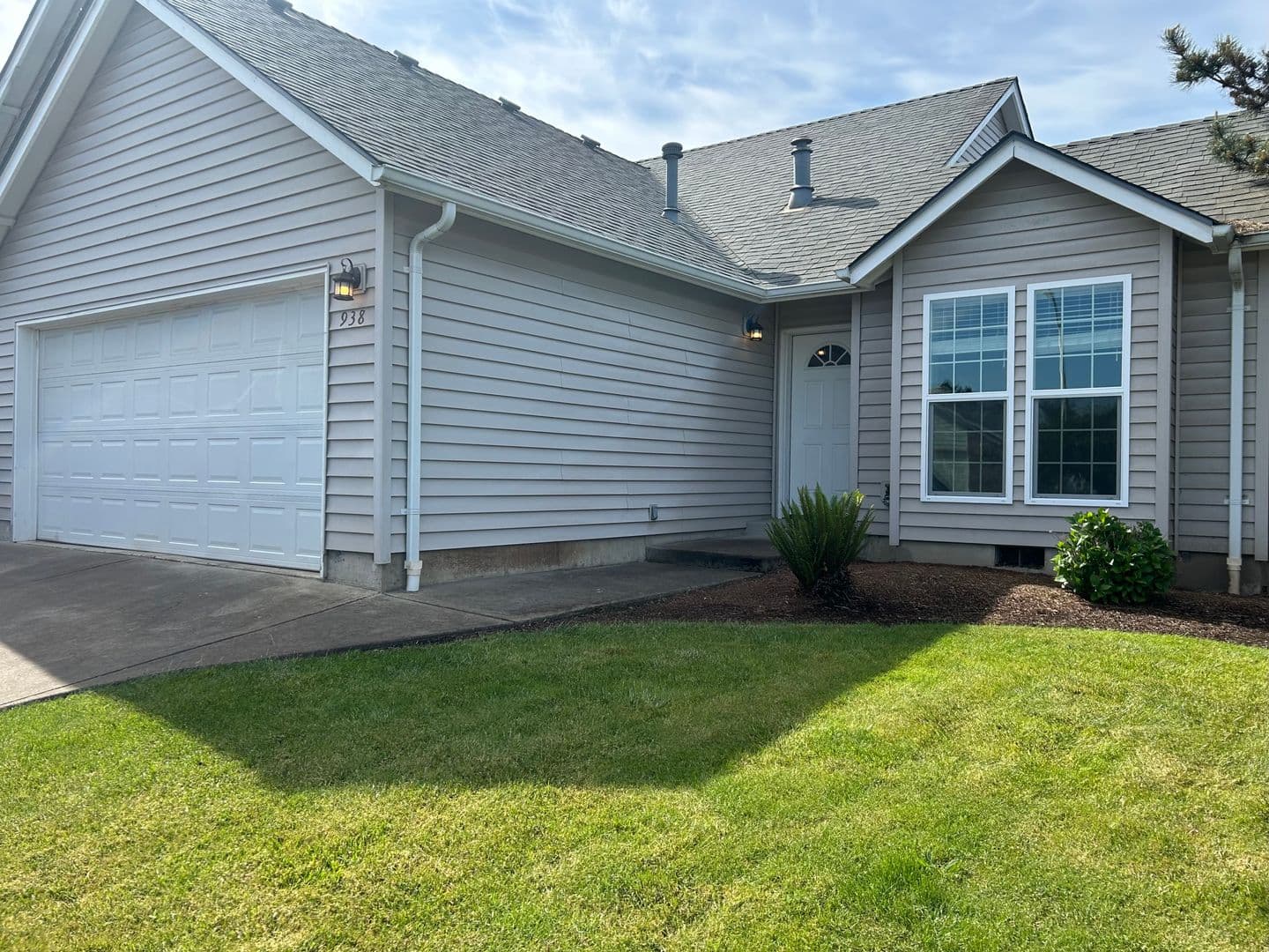 Keizer Apartment: 938-940 Boardwalk Ave. NE