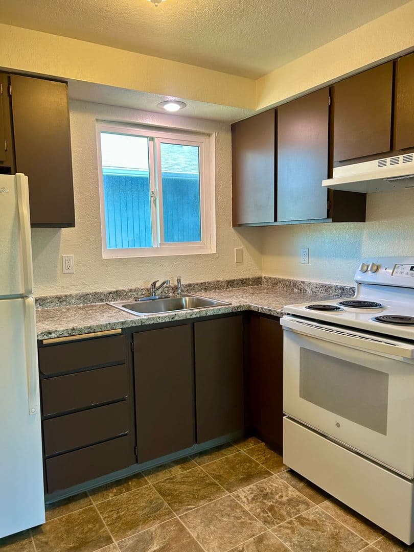 Keizer Apartment: 809-875 Plymouth
