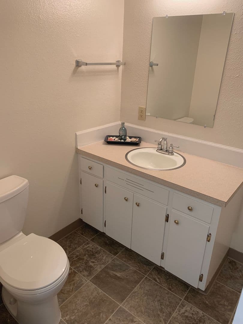 Salem Apartment: 612-614 Shangri La Ave NE