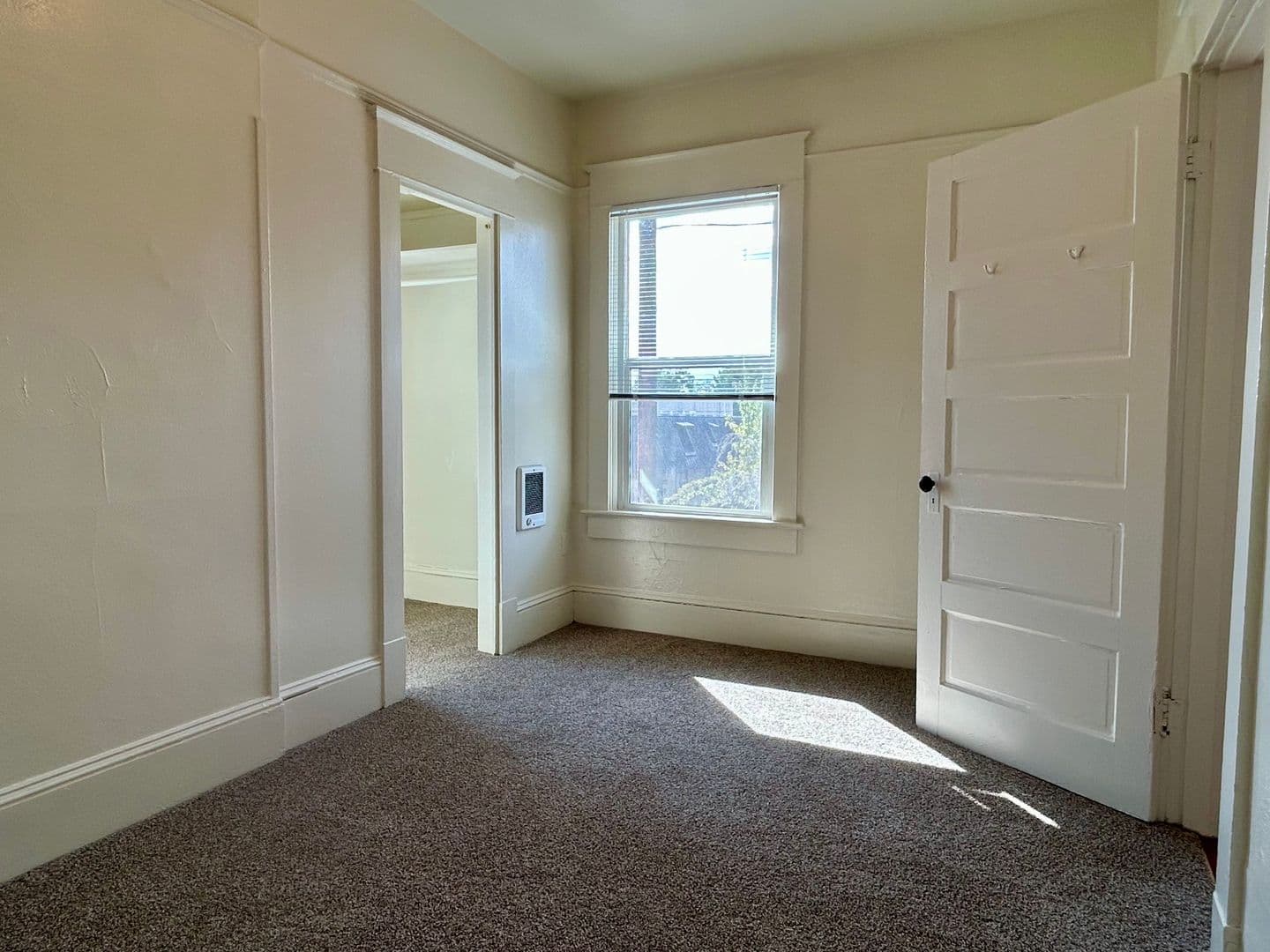 Salem Apartment: 420 20th St. SE