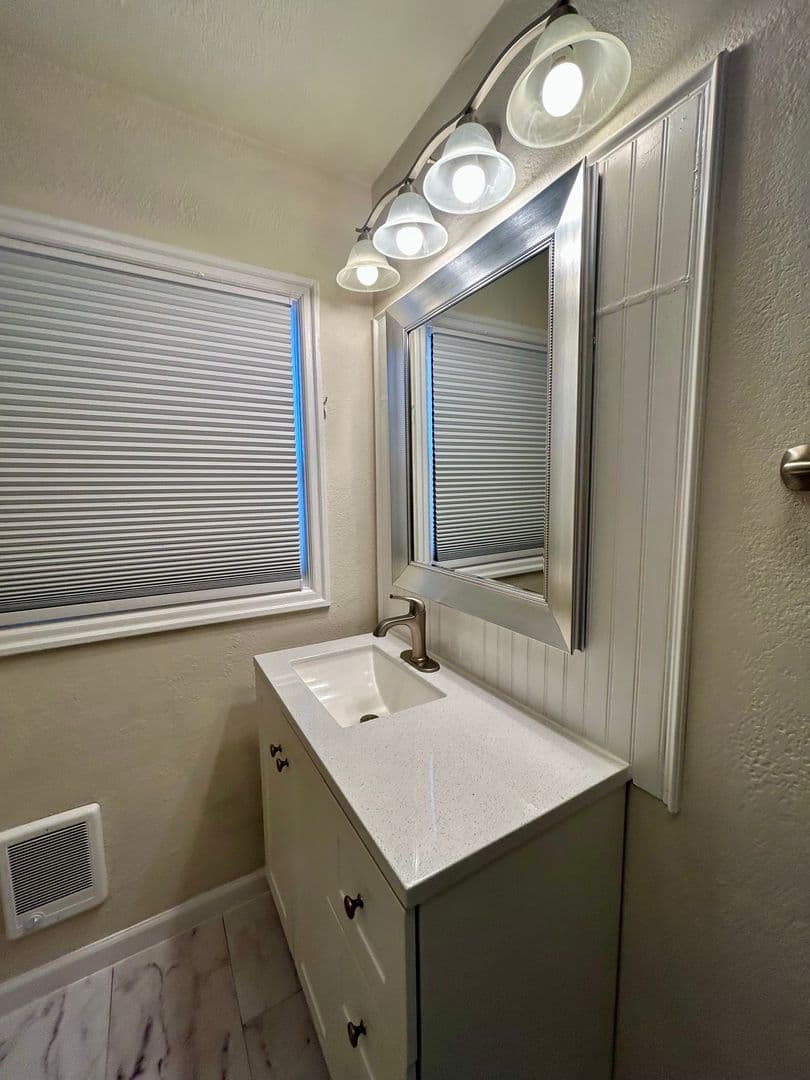 Stayton Apartment: 683-685 N First Ave