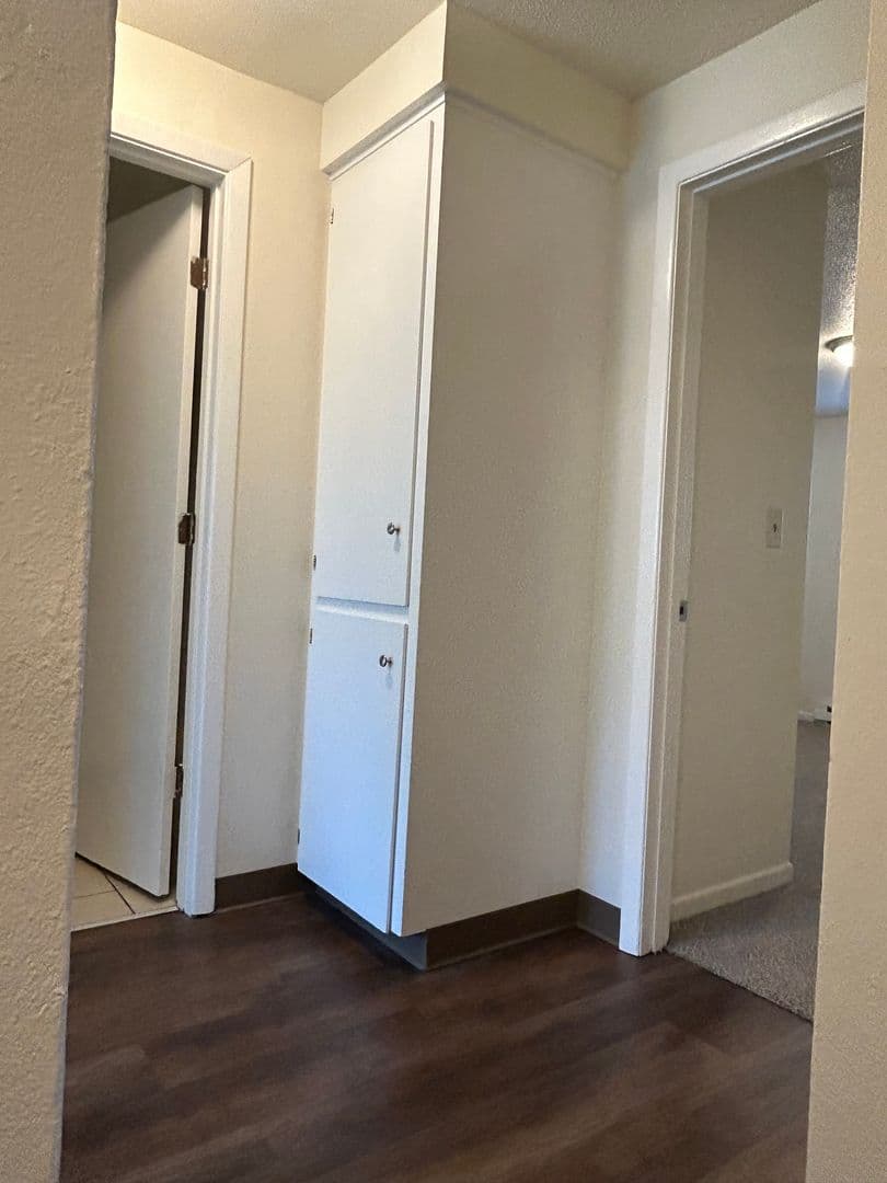 Salem Apartment: 612-614 Shangri La Ave NE