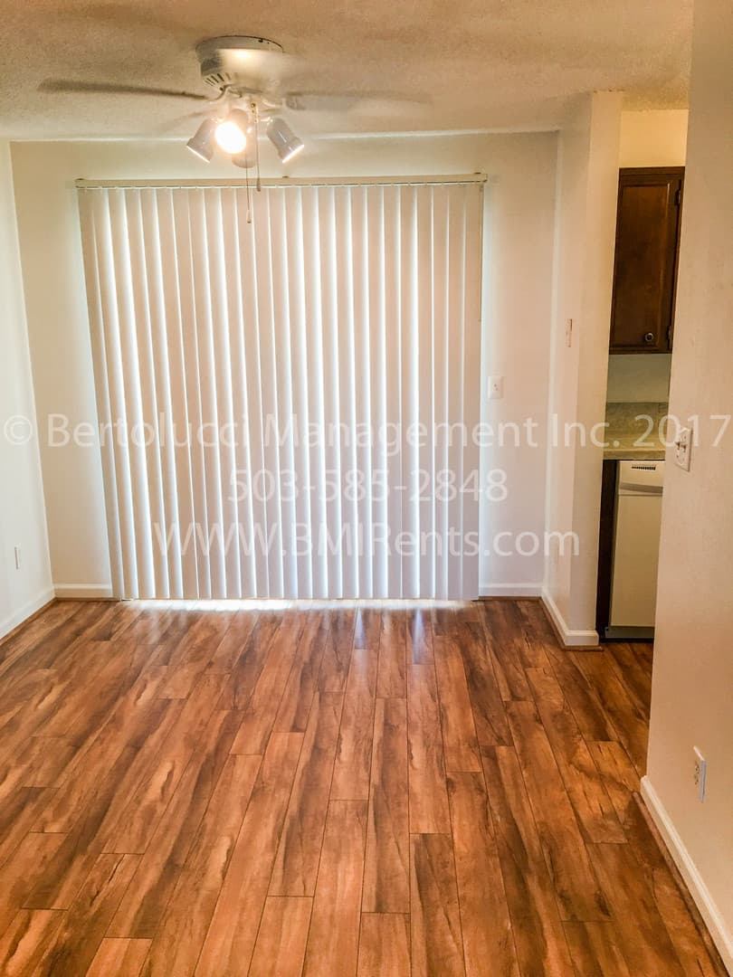 Keizer Apartment: 549-599 Greenwood Dr NE