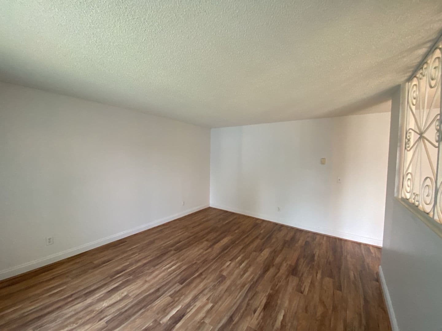 Keizer Apartment: 549-599 Greenwood Dr NE