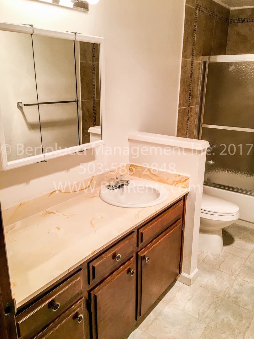 Keizer Apartment: 549-599 Greenwood Dr NE