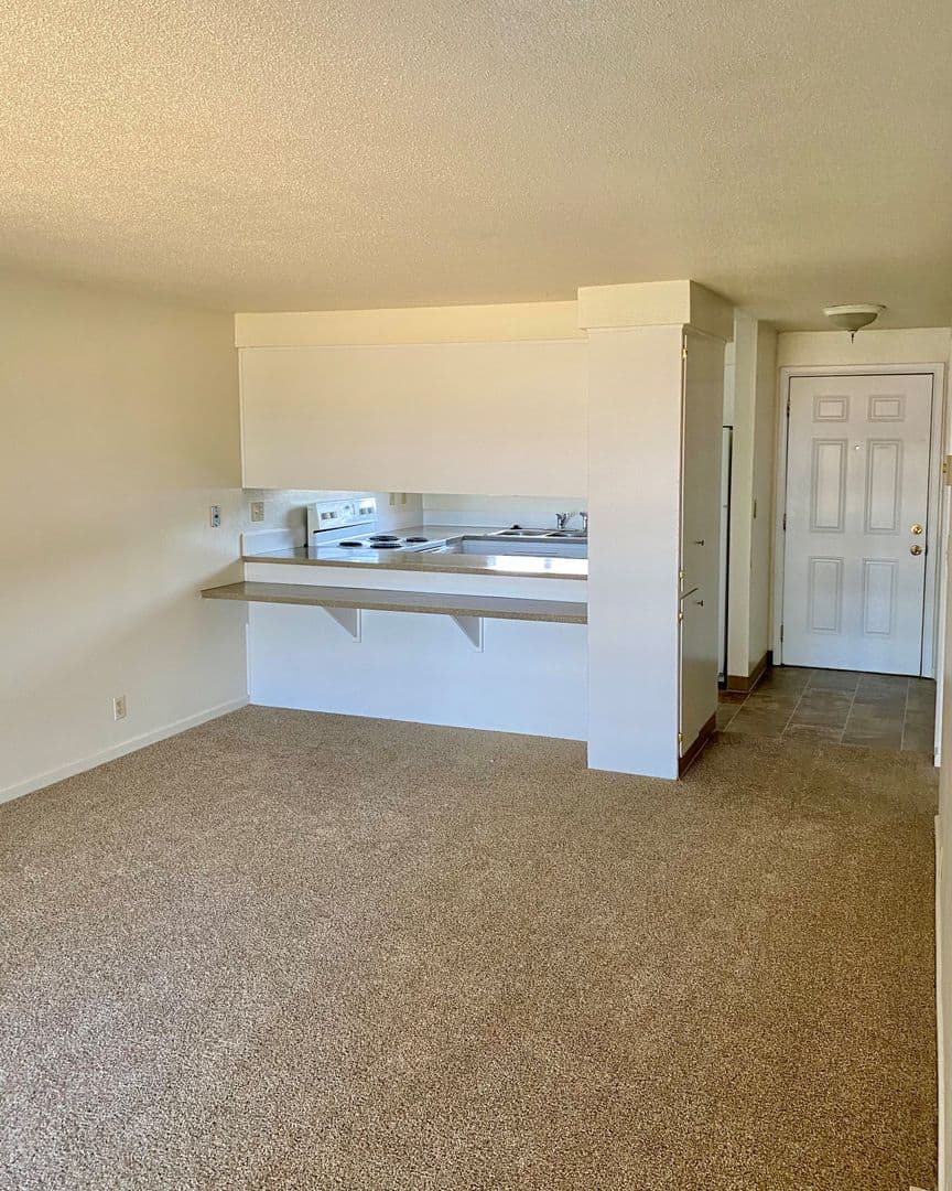 Salem Apartment: 612-614 Shangri La Ave NE