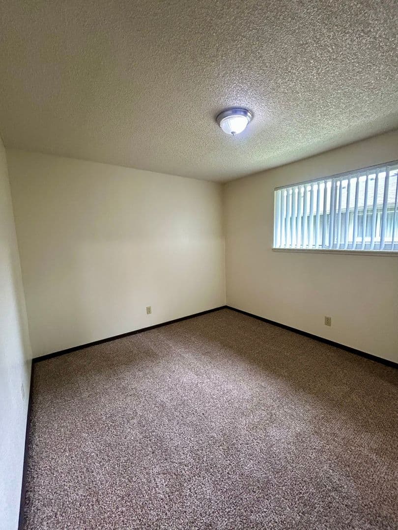 Salem Apartment: 3809-3873 24th Pl NE
