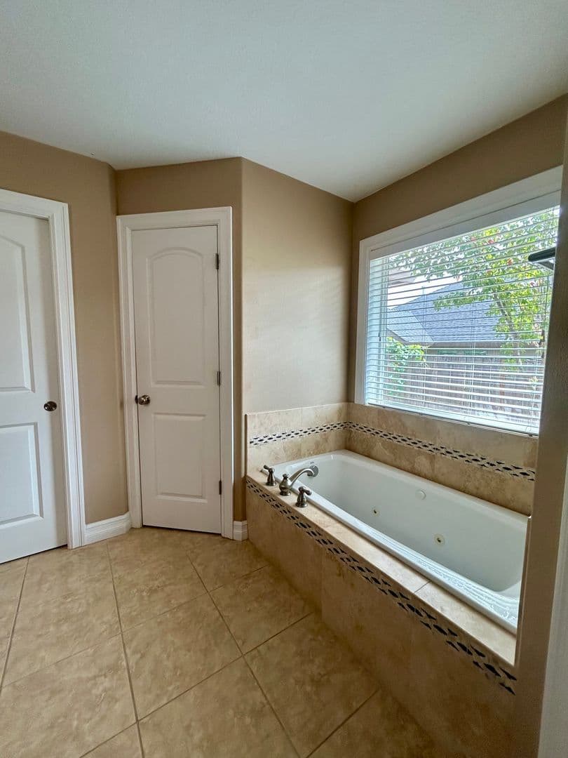 Salem Apartment: Multi