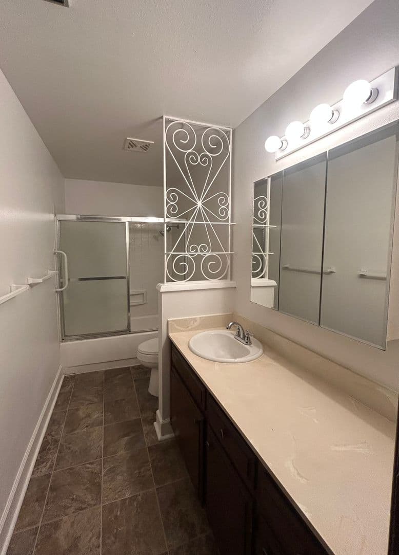 Keizer Apartment: 549-599 Greenwood Dr NE