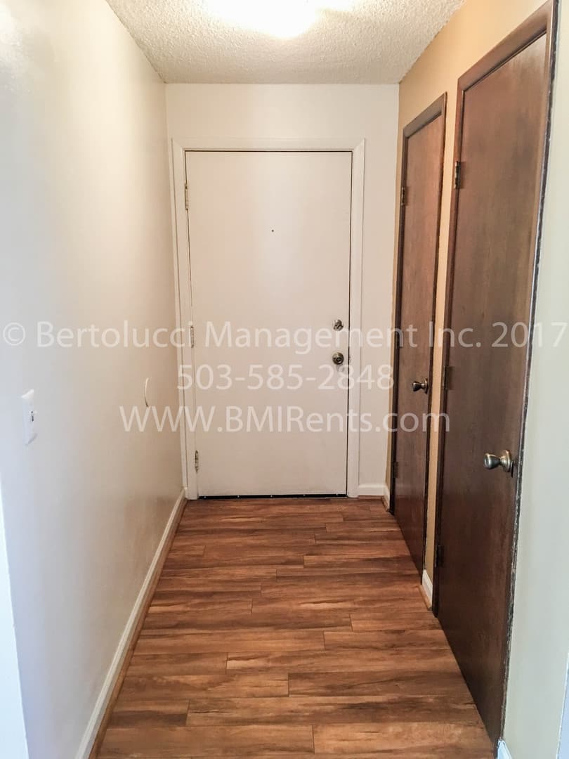 Keizer Apartment: 549-599 Greenwood Dr NE