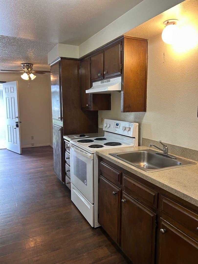Salem Apartment: 3809-3873 24th Pl NE