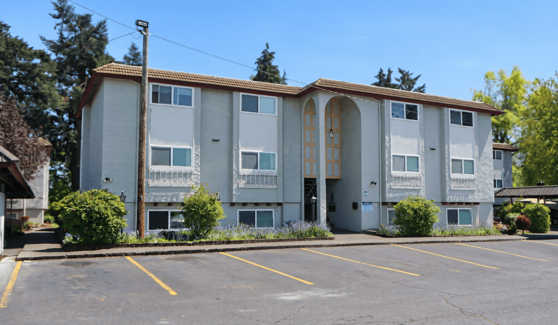 Keizer Apartment: 549-599 Greenwood Dr NE