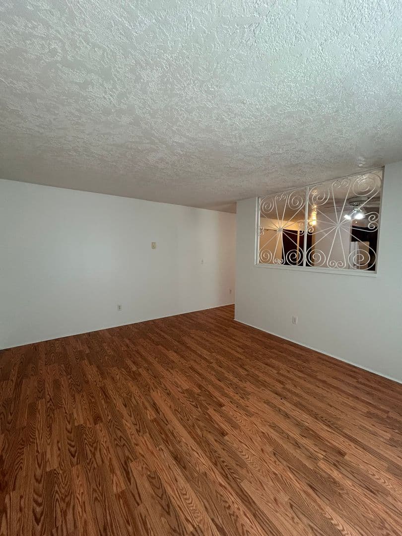 Keizer Apartment: 549-599 Greenwood Dr NE