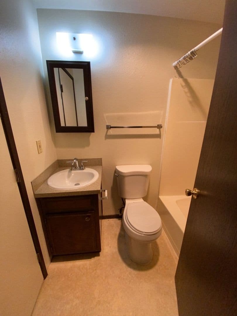 Salem Apartment: 3809-3873 24th Pl NE