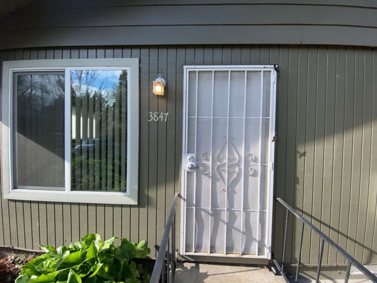 Salem Apartment: 3809-3873 24th Pl NE