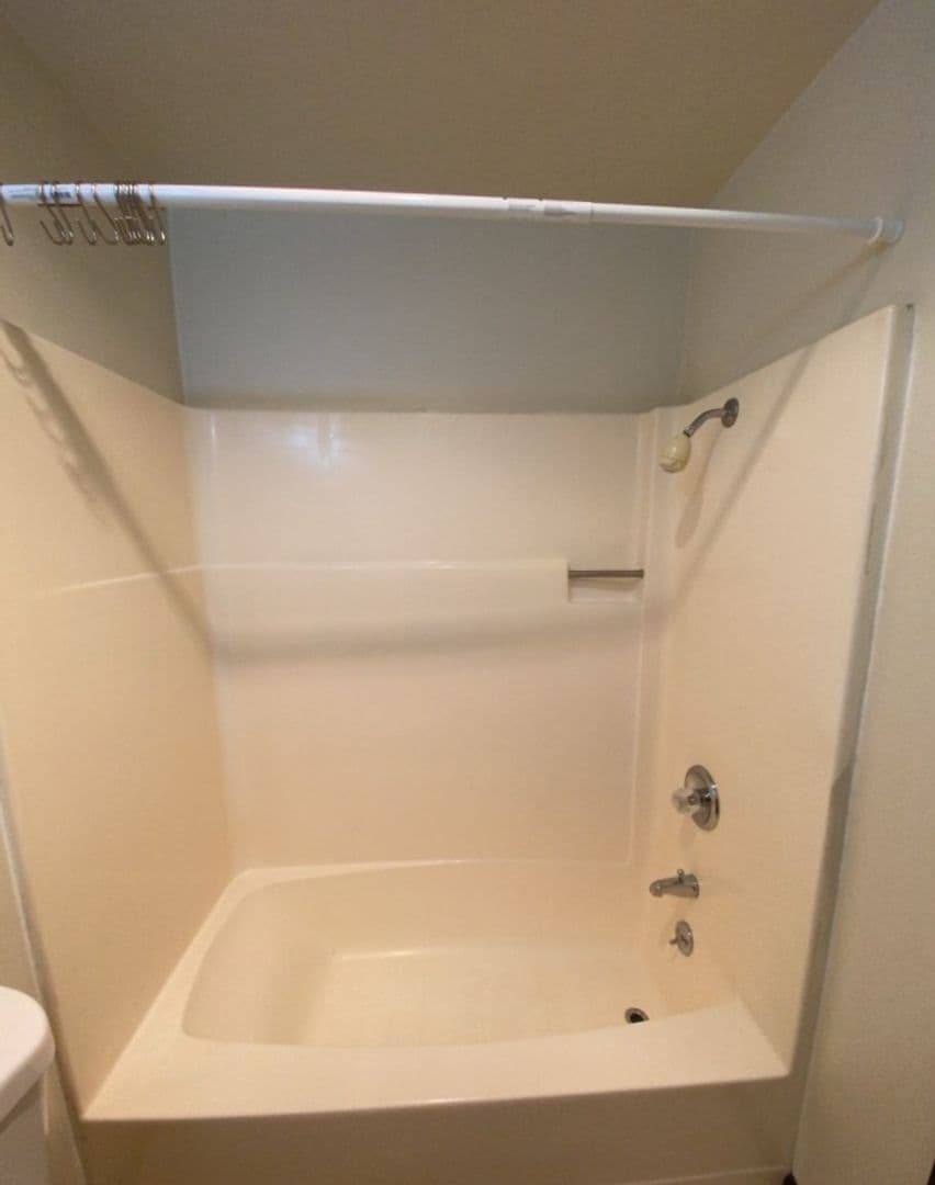 Salem Apartment: 3809-3873 24th Pl NE