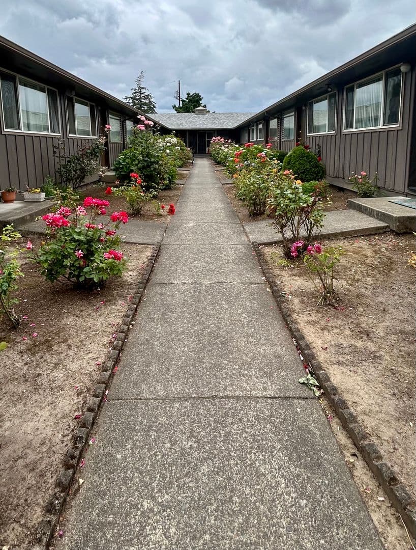 Salem Apartment: 2741 Brooks Ave NE