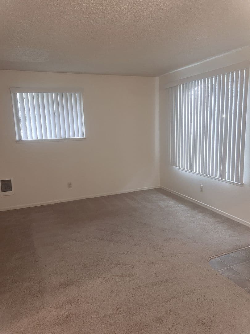 Salem Apartment: 3809-3873 24th Pl NE