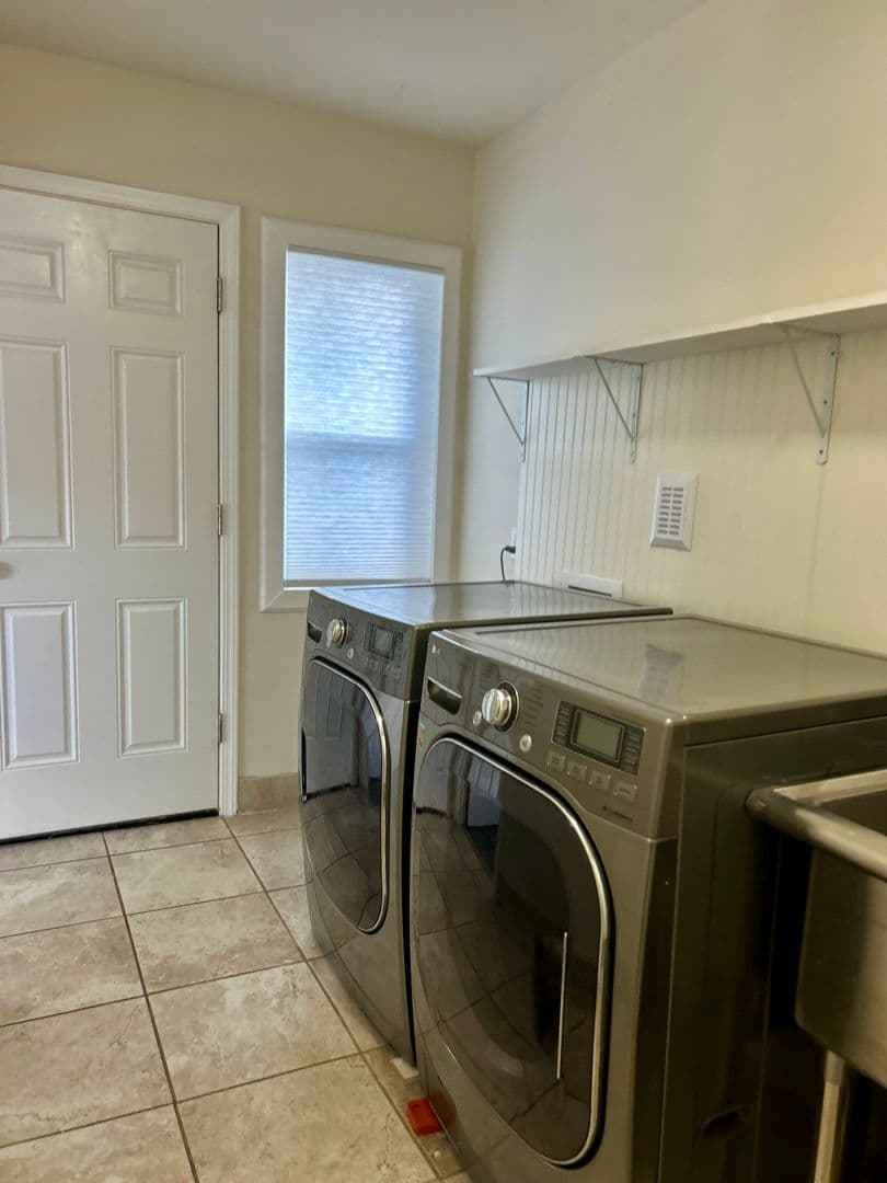 Stayton Apartment: 683-685 N First Ave