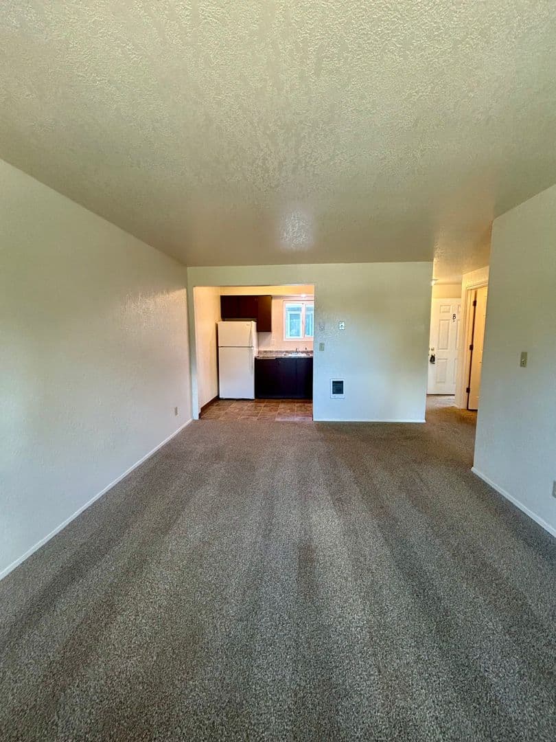 Keizer Apartment: 809-875 Plymouth