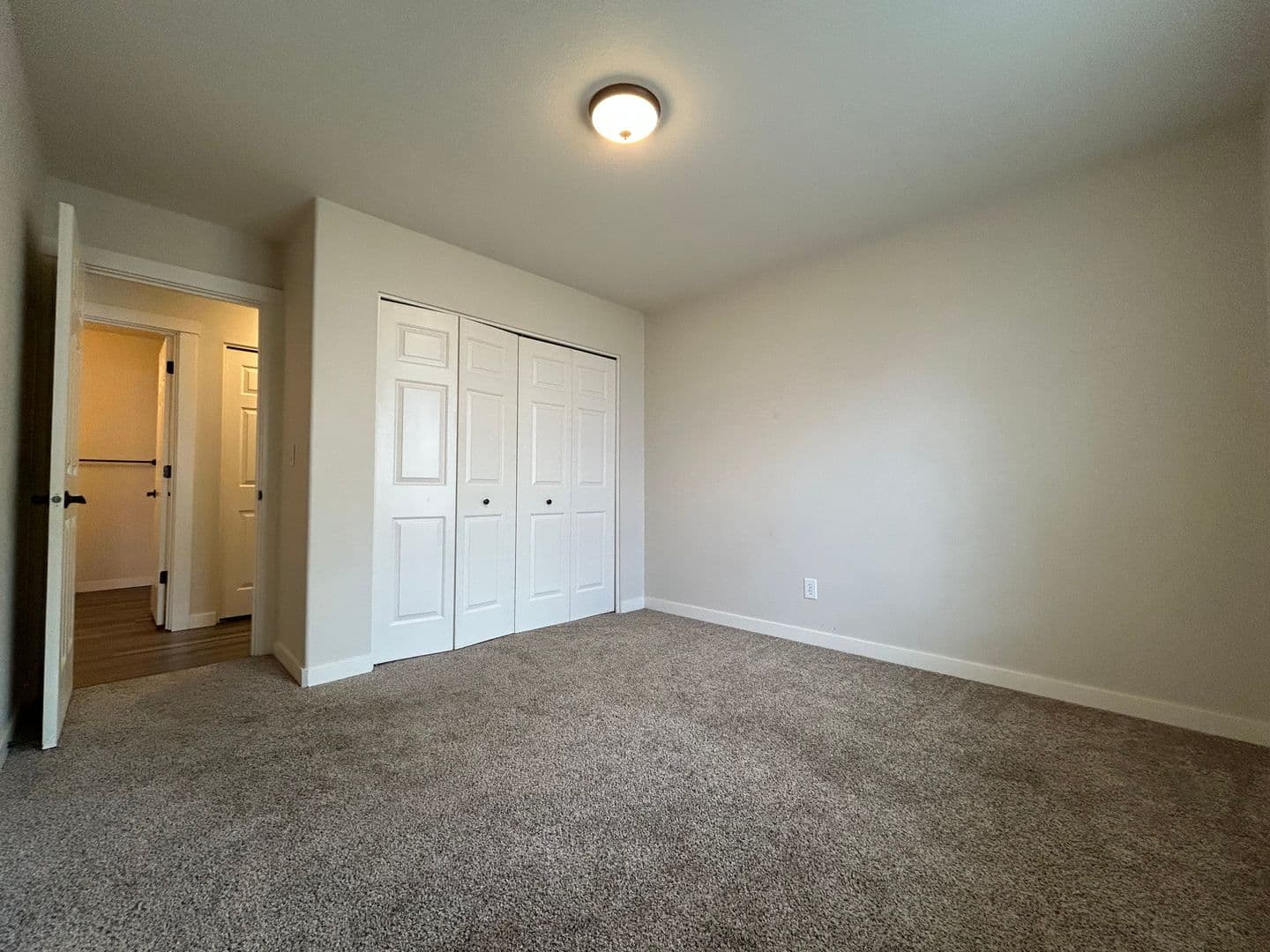 Keizer Apartment: 938-940 Boardwalk Ave. NE
