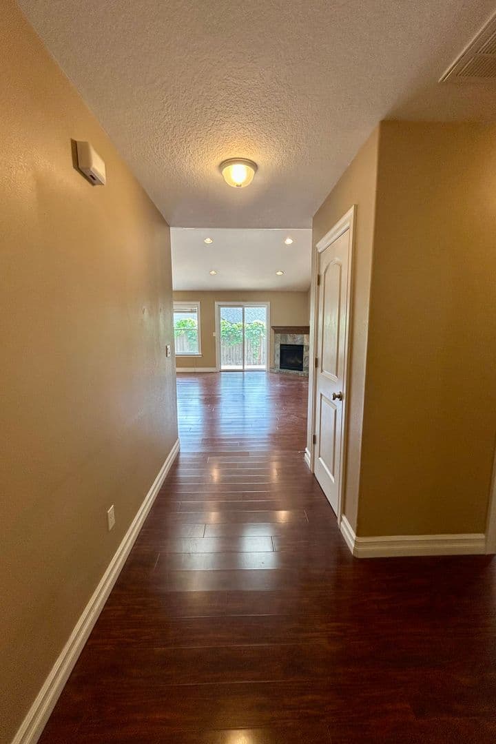 Salem Apartment: Multi
