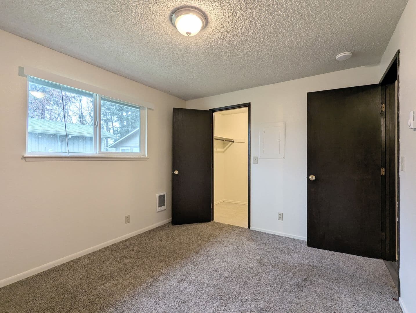 Salem Apartment: 3809-3873 24th Pl NE