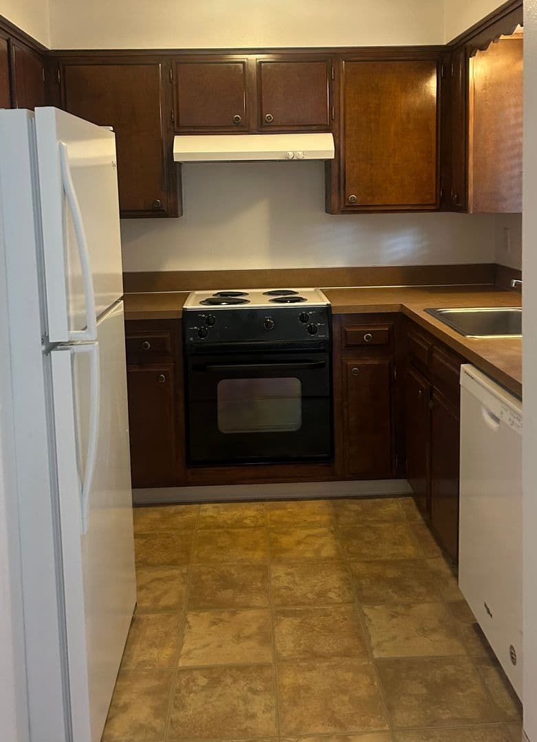 Keizer Apartment: 549-599 Greenwood Dr NE