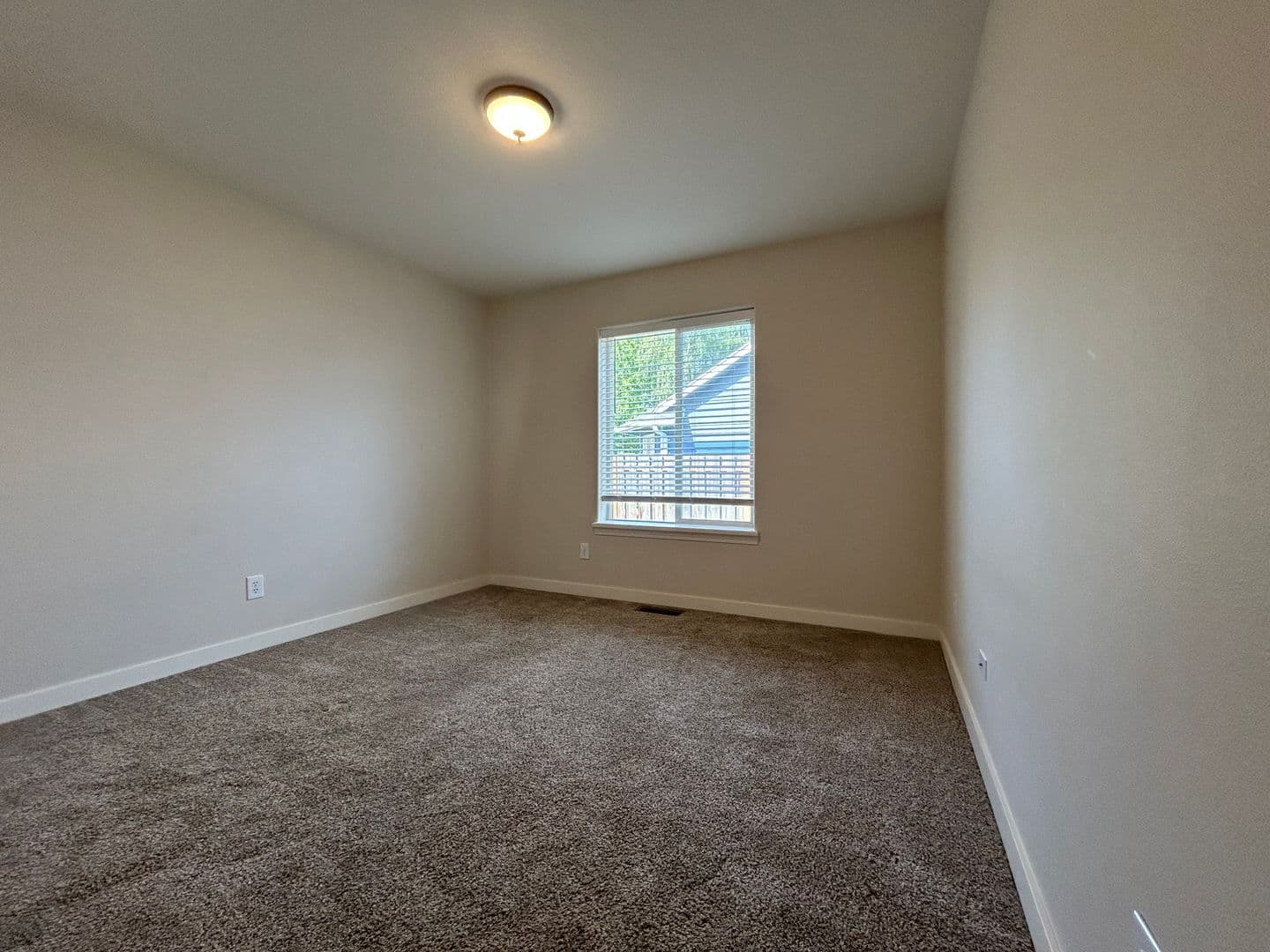Keizer Apartment: 938-940 Boardwalk Ave. NE