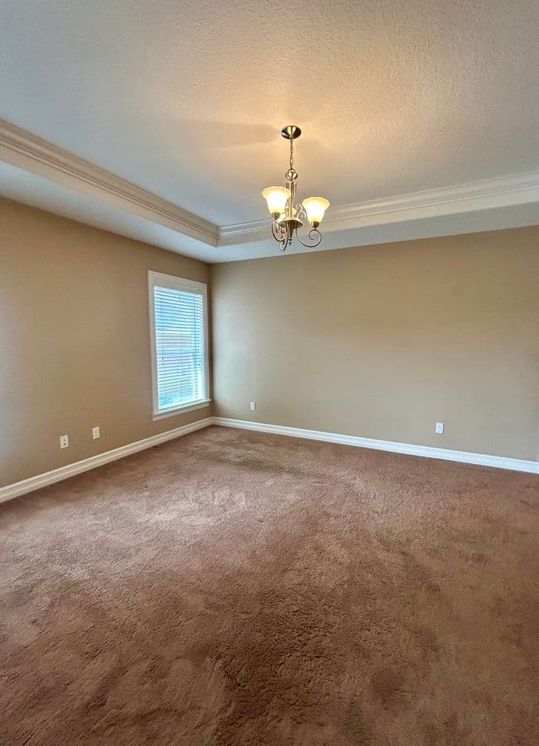 Salem Apartment: Multi