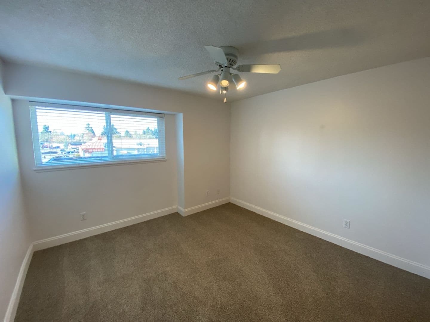 Keizer Apartment: 549-599 Greenwood Dr NE