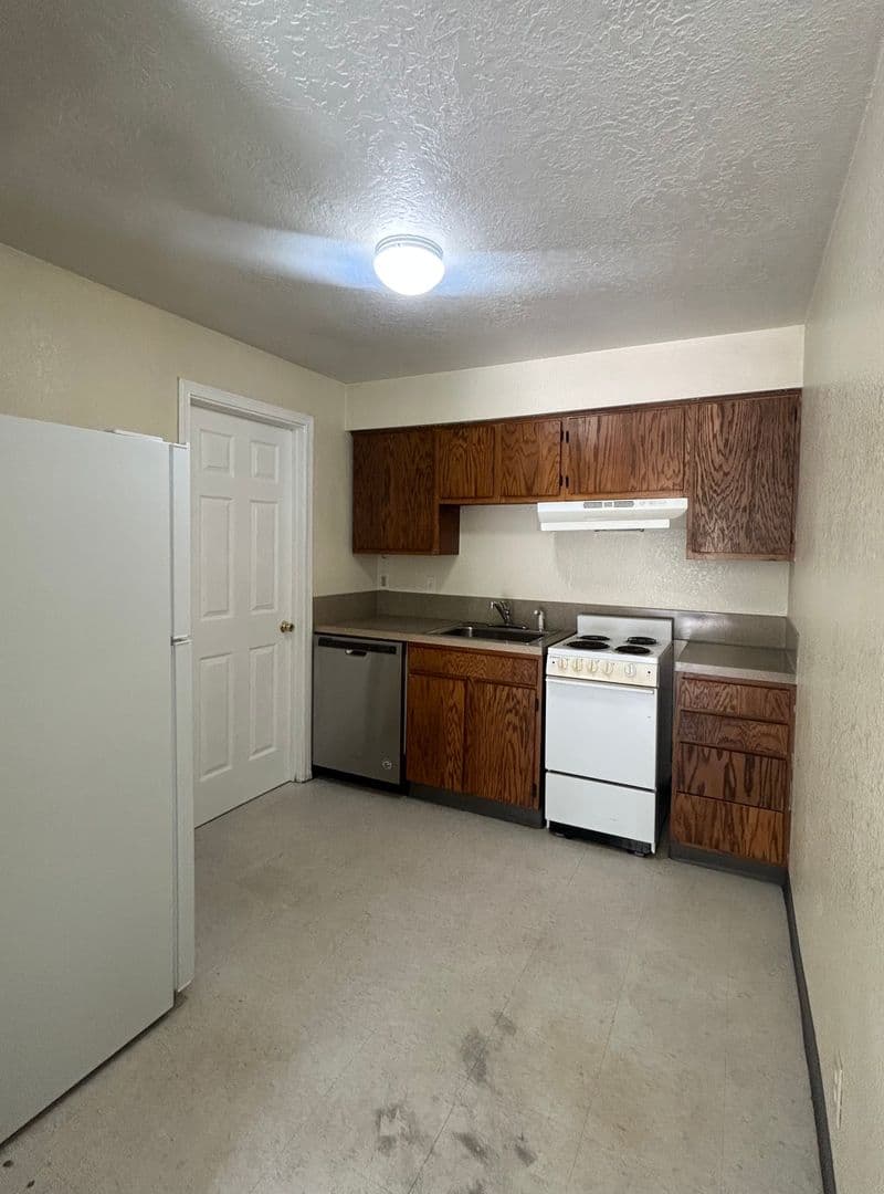 Salem Apartment: 2217-2221 Lee St SE
