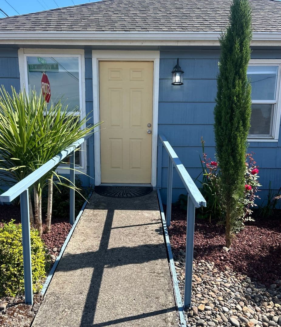 Stayton Apartment: 683-685 N First Ave