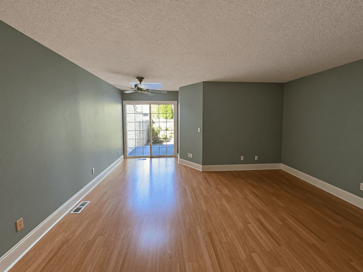 Salem Condo: 3115 La Costa Loop S