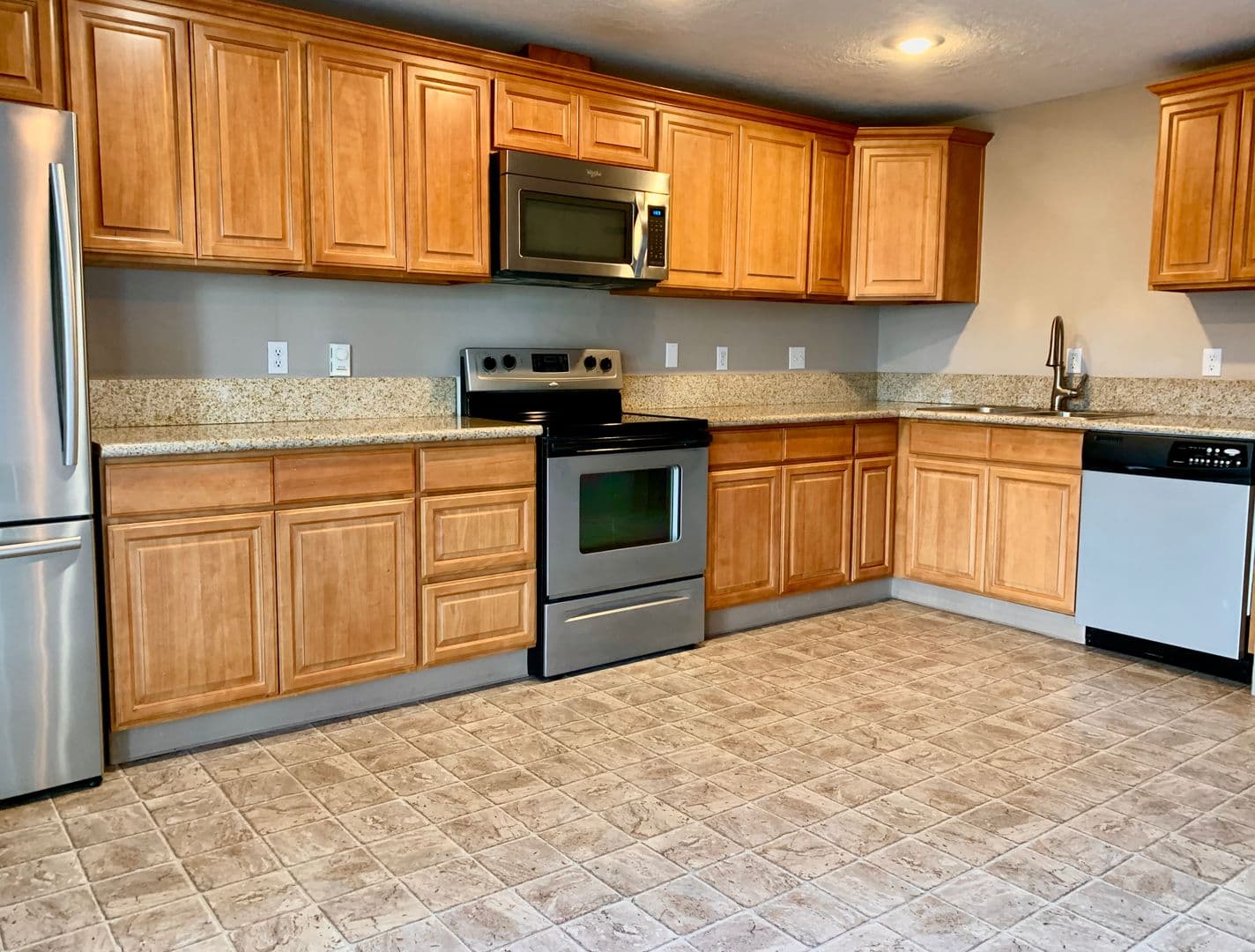 Salem Apartment: 4870-4874 Sunnyside Rd SE #11894