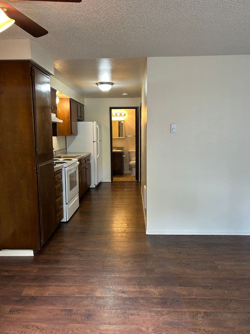 Salem Apartment: 3809-3873 24th Pl NE