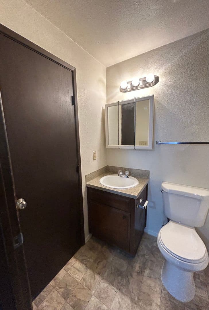 Salem Apartment: 3809-3873 24th Pl NE