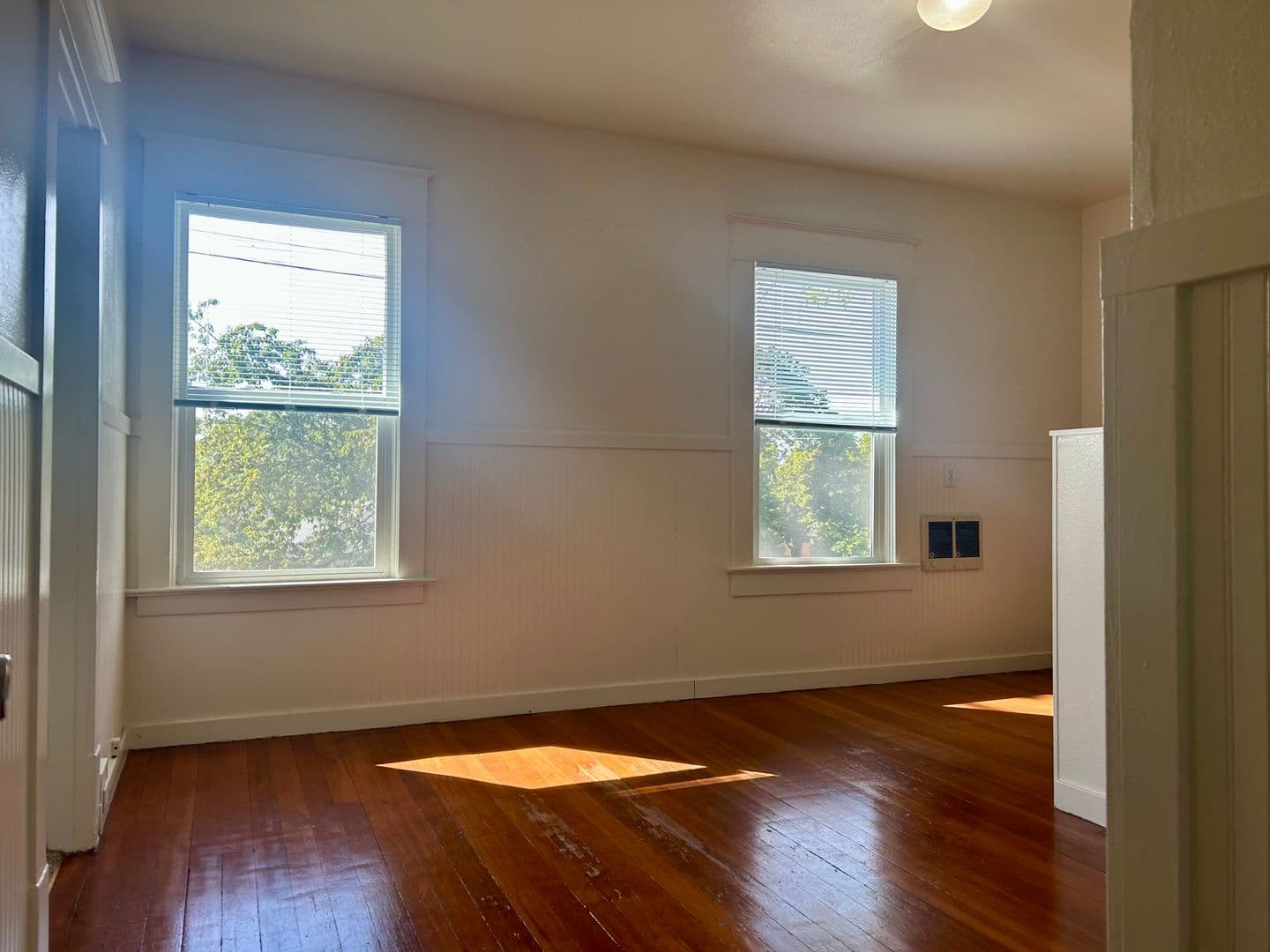 Salem Apartment: 420 20th St. SE
