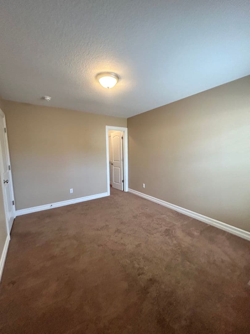 Salem Apartment: Multi